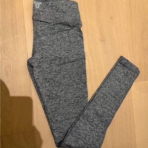 TNA aritzia Leggings
